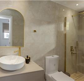 4 bedroom villa with pool by the sea, near Corfu town, sleeps 8